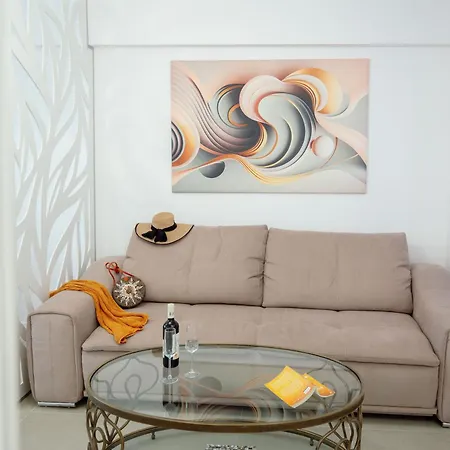Creamy In Odyssey Pools And דירה Năvodari